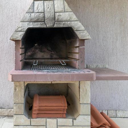 1 Bedroom Cozy Apartment In Jadranovo Exteriör bild