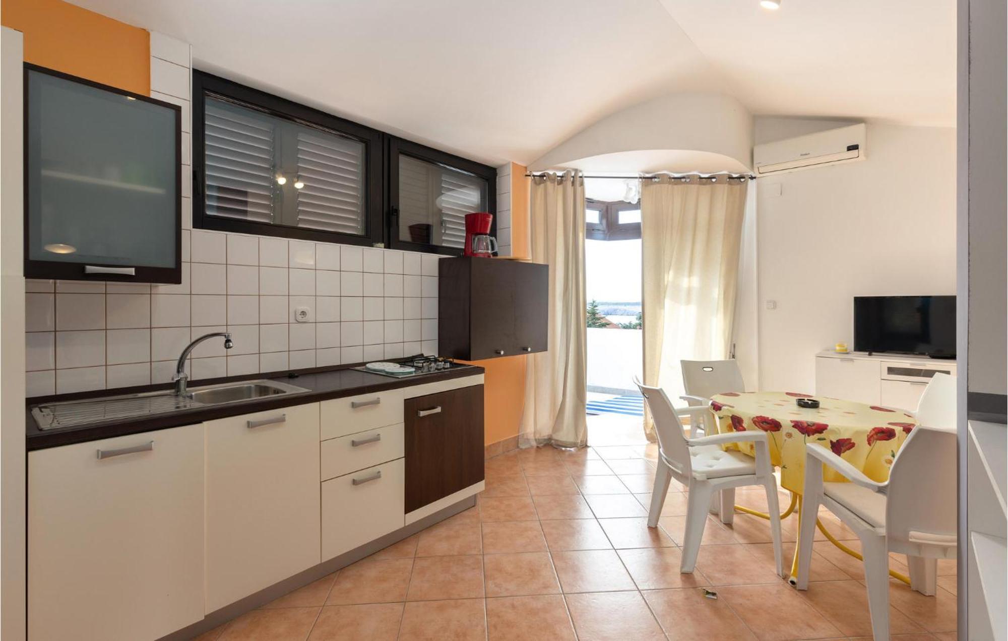 1 Bedroom Cozy Apartment In Jadranovo Exteriör bild