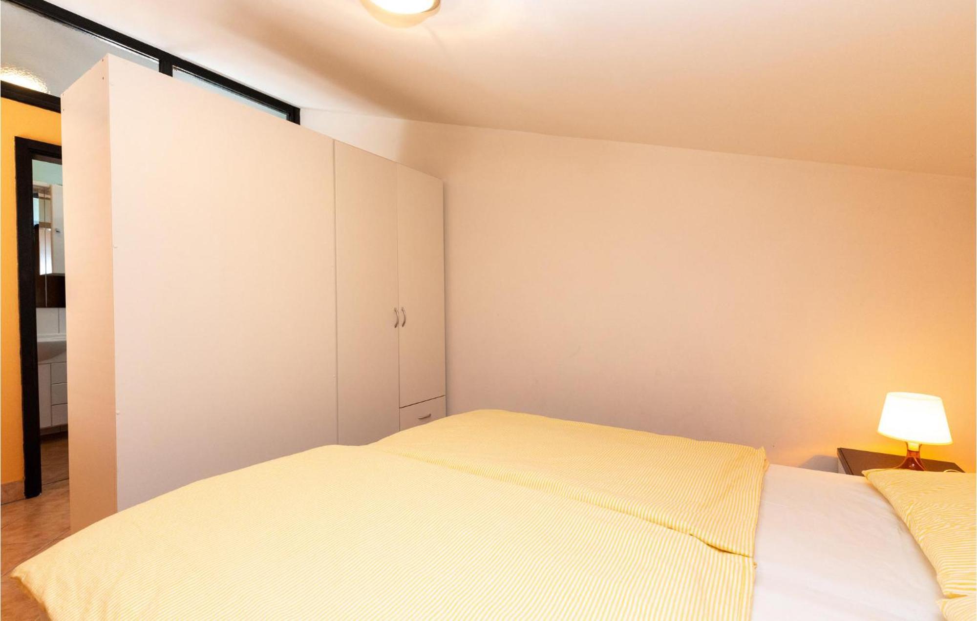 1 Bedroom Cozy Apartment In Jadranovo Exteriör bild