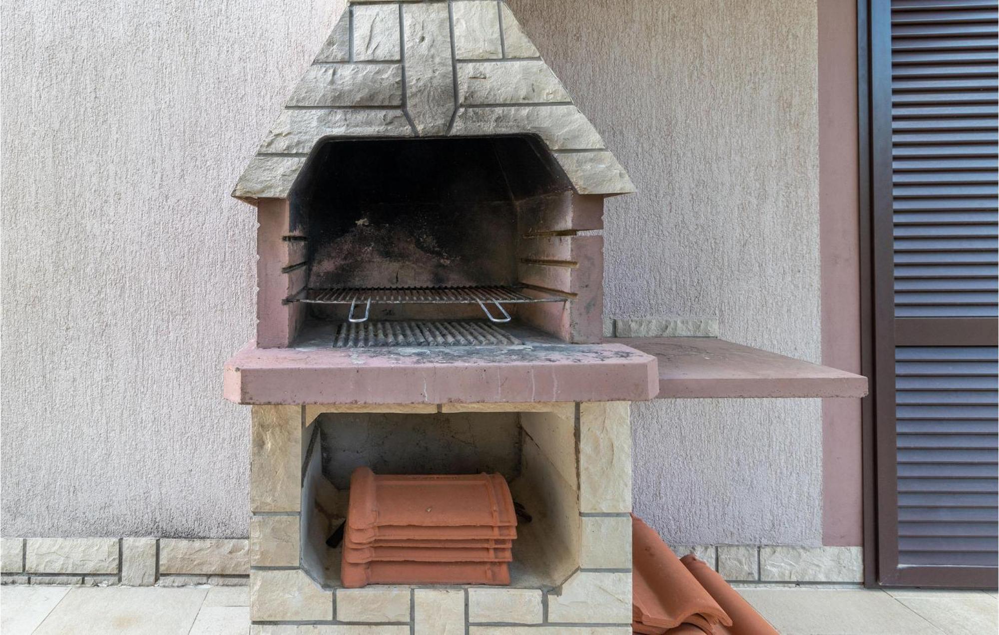 1 Bedroom Cozy Apartment In Jadranovo Exteriör bild