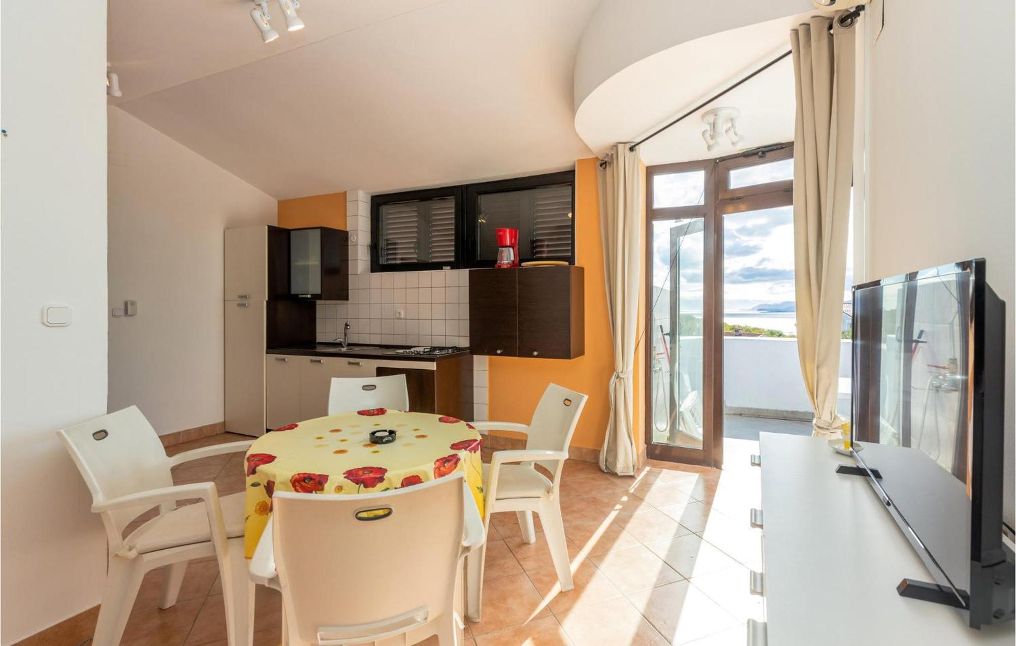 1 Bedroom Cozy Apartment In Jadranovo Exteriör bild