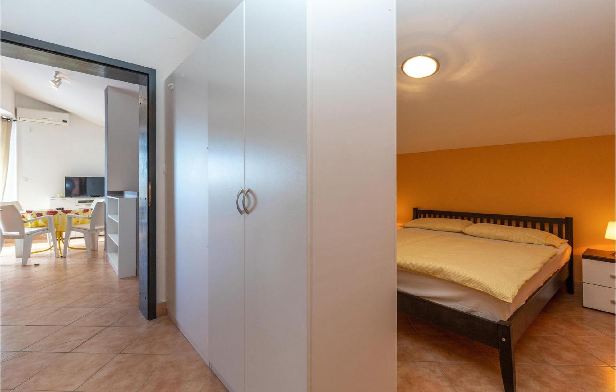 1 Bedroom Cozy Apartment In Jadranovo Exteriör bild