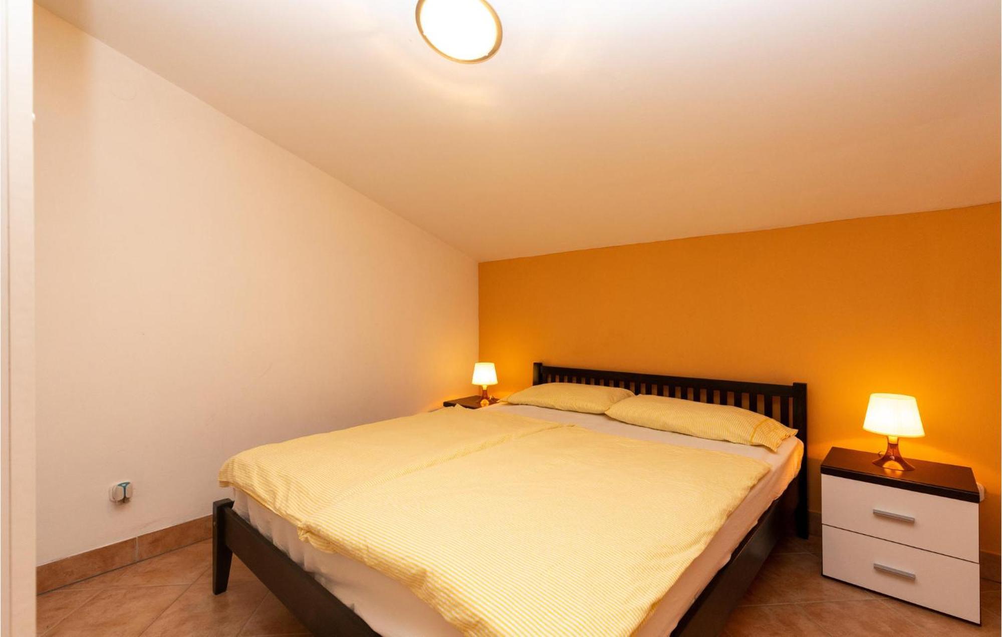 1 Bedroom Cozy Apartment In Jadranovo Exteriör bild