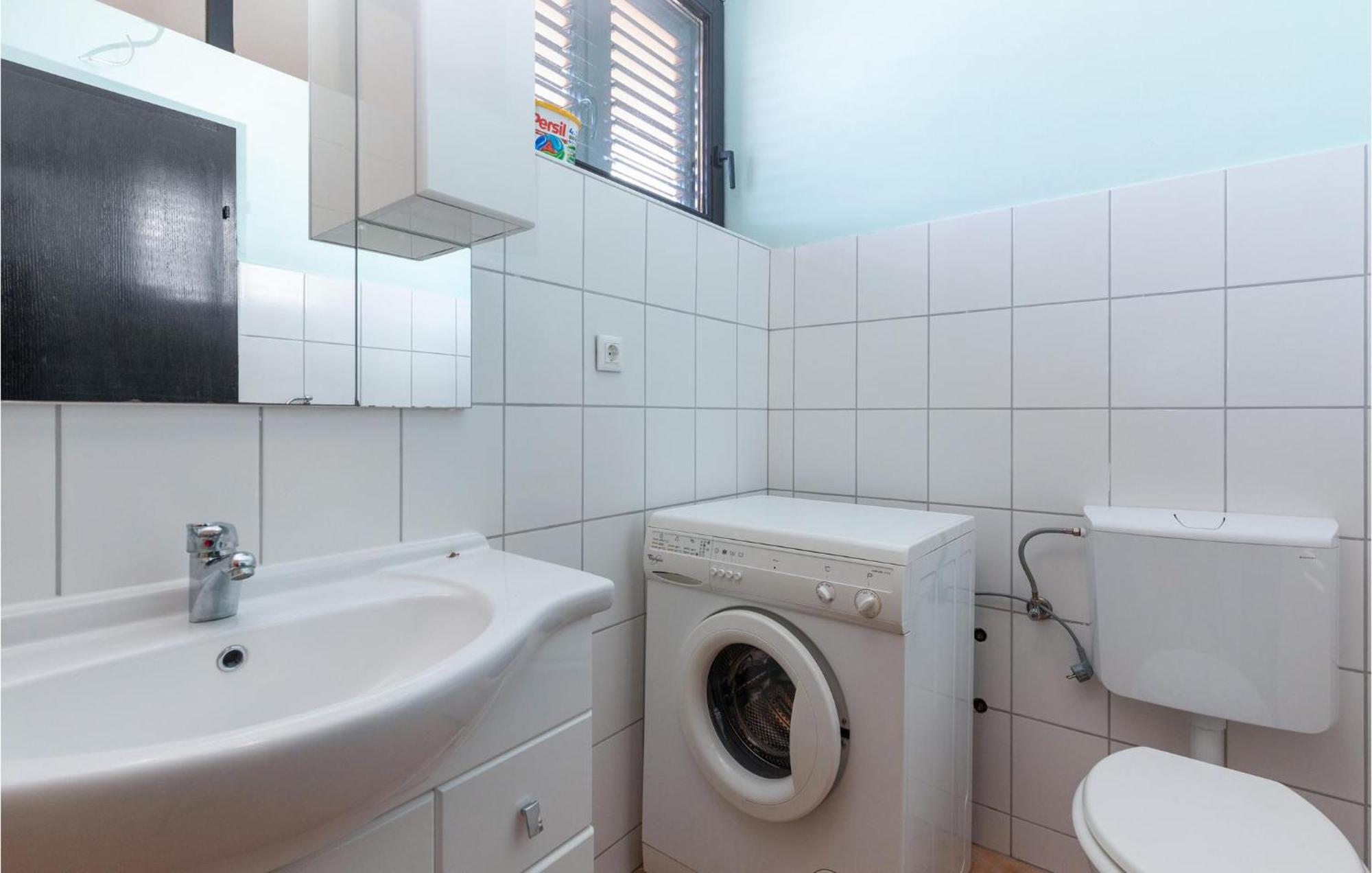 1 Bedroom Cozy Apartment In Jadranovo Exteriör bild