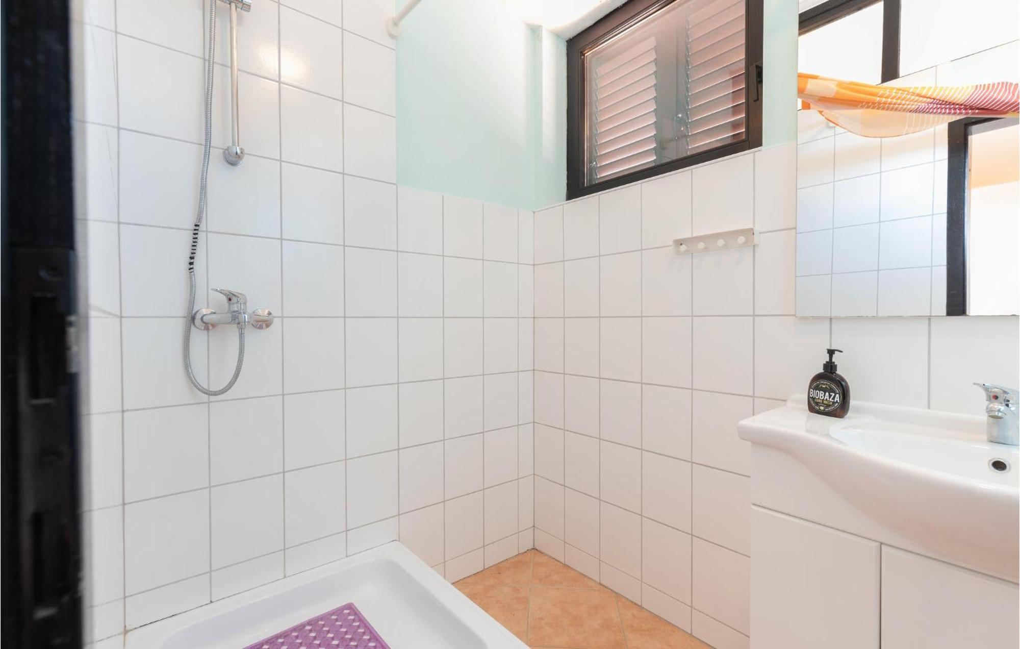 1 Bedroom Cozy Apartment In Jadranovo Exteriör bild